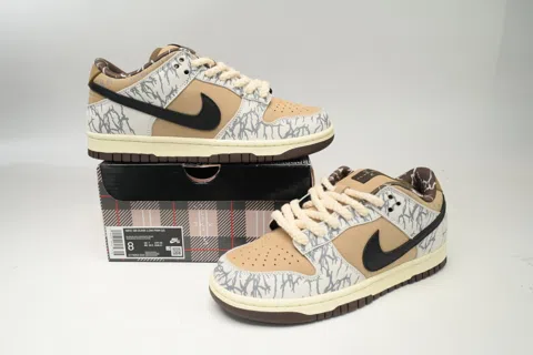Travis Scott x Nike SB Dunk Low Grey/White – photo 9