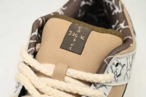 Travis Scott x Nike SB Dunk Low Grey/White – photo 5