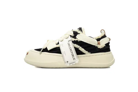Smilerepublic Sneakers Black