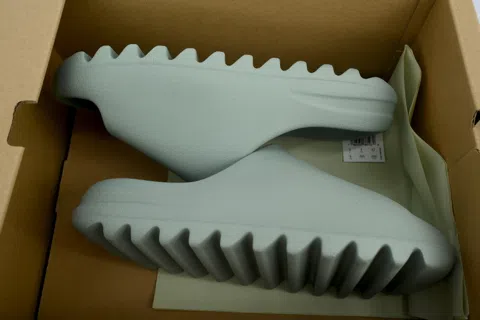 Yeezy Slide Light Grey/Green – photo 8