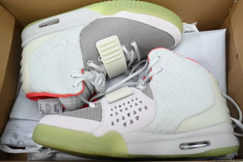 Nike Air Yeezy Pure Platinum – photo 8