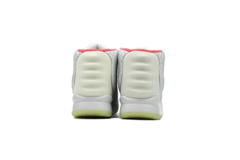 Nike Air Yeezy Pure Platinum – photo 3