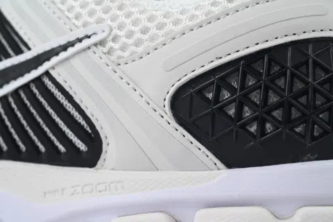 Nike Zoom Vomero 5 White Black – photo 5