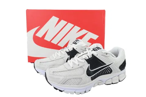 Nike Zoom Vomero 5 White Black – photo 7