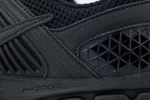 Nike Zoom Vomero 5 Triple Black – photo 5