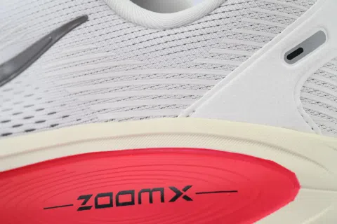 Nike Vomero 18 Platinum Tint Siren Red – photo 5