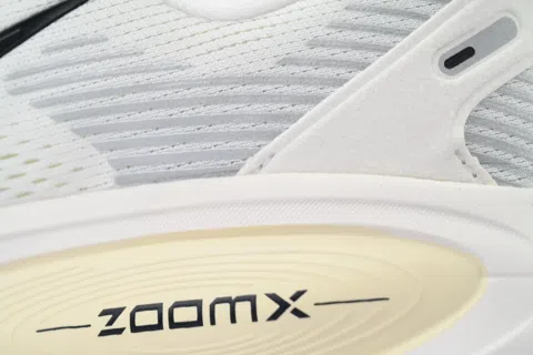 Nike Vomero 18 Coconut Milk – photo 5
