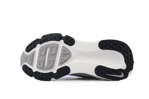 Nike Vomero 18 Coconut Milk – photo 4