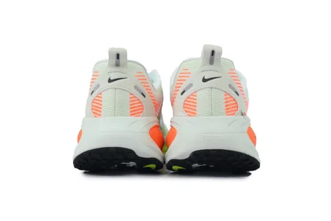 Nike Vomero 18 Barely Green Hyper Crimson – photo 3