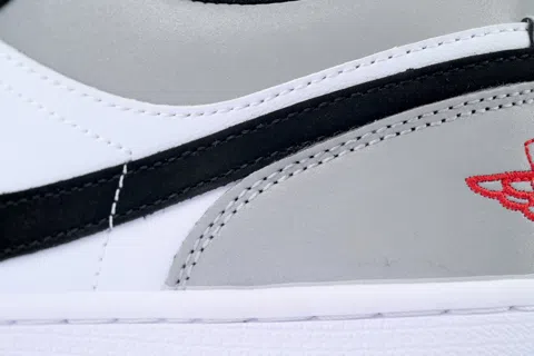Air Jordan 1 Low White Fire Red Black Matte Silver – photo 5