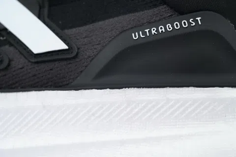 adidas Ultraboost 5 Core Black – photo 5