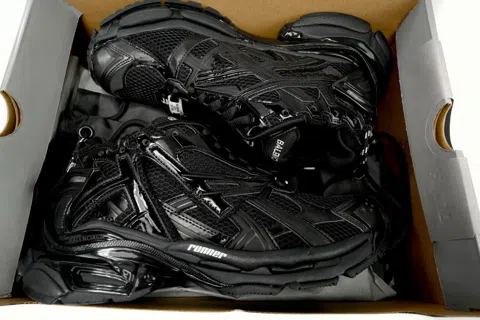Balenciaga Runner Black – photo 10