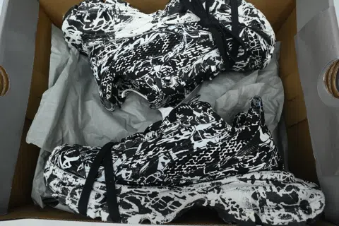 Balenciaga 3XL Black Graffiti – photo 8