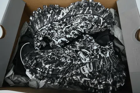 Balenciaga Defender Black Graffiti – photo 8