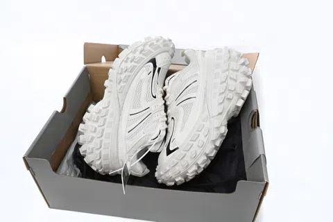 Balenciaga Defender Off-White – photo 11