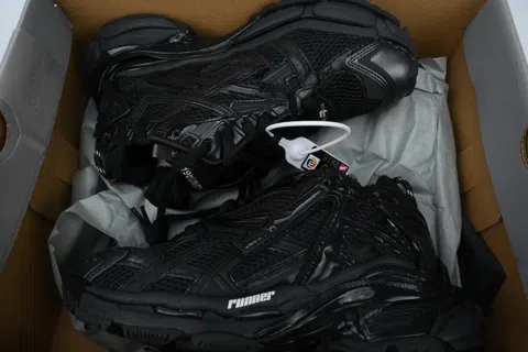 Balenciaga Runner Triple Black – photo 8