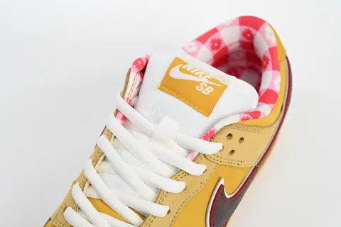 Concepts x Nike SB Dunk Low Yellow Lobster – photo 8