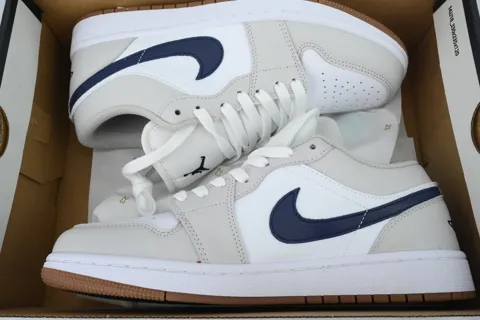 Air Jordan 1 Low Georgetown – photo 8