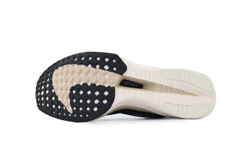 Nike Vaporfly 3 Black Metallic Gold Grain – photo 4