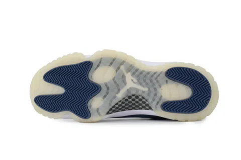 Air Jordan 11 Low Midnight Navy – photo 4