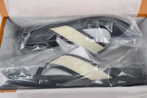 Louis Vuitton Slides Beige/Black – photo 9