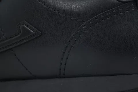 Louis Vuitton Buttersoft Triple Black – photo 5
