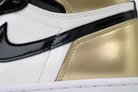 Air Jordan 1 High Gold Toe – photo 5