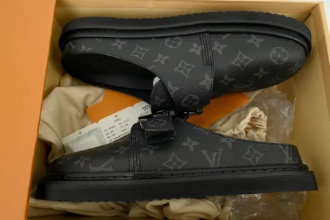 Louis Vuitton Slides Black – photo 9