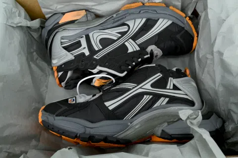 Balenciaga Runner Black Fluo Orange – photo 8