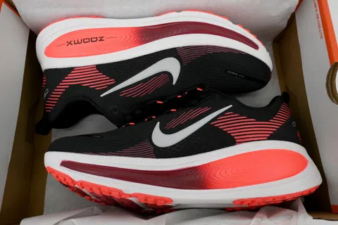 Nike Vomero 18 Black Bright Crimson – photo 8