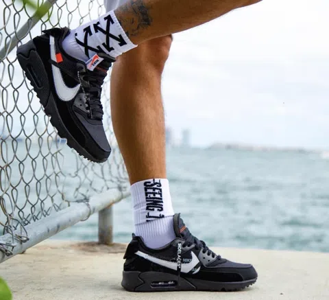 Off-White x Nike Air Max 90 All Black – photo 4