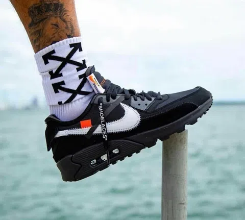 Off-White x Nike Air Max 90 All Black – photo 6
