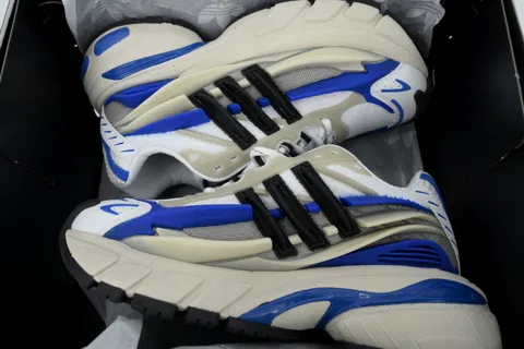 Pharrell x adidas Adistar Jellyfish White/Blue – photo 8