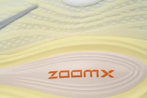 Nike Vomero Plus Yellow – photo 5