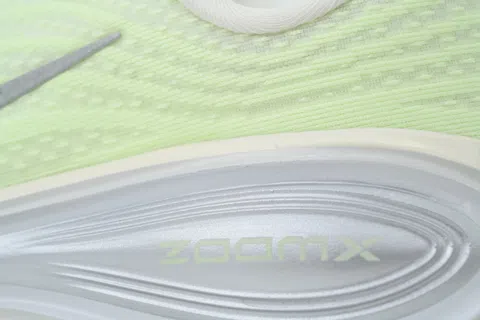 Nike Vomero Plus Barely Volt – photo 5