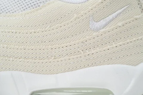 Undefeated x Nike Air Max 95 Off-White – photo 6