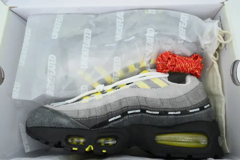 Undefeated x Nike Air Max 95 Yellow – photo 8