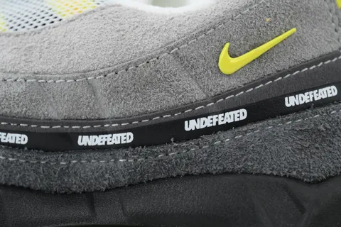 Undefeated x Nike Air Max 95 Yellow – photo 5