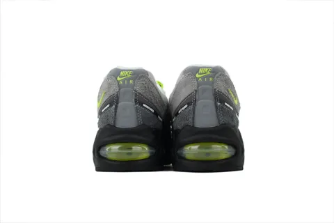 Undefeated x Nike Air Max 95 Geo Exclusive - NYC Neon – photo 3