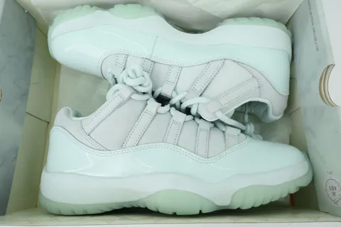 Air Jordan 11 Low Limited Edition – photo 8