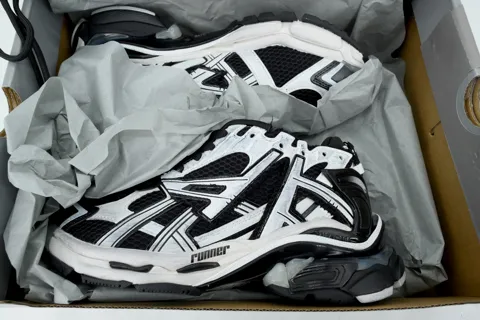 Balenciaga Runner Black/White – photo 8