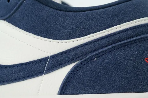 Air Jordan 1 Low Obsidian University Gold – photo 5