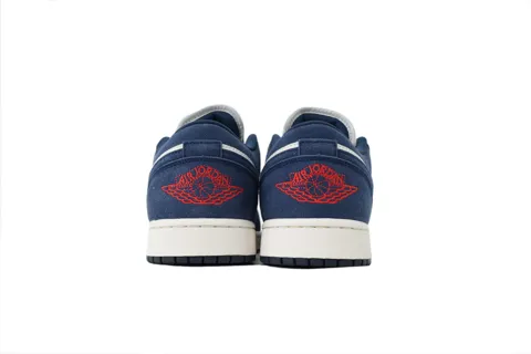 Air Jordan 1 Low Obsidian University Gold – photo 3
