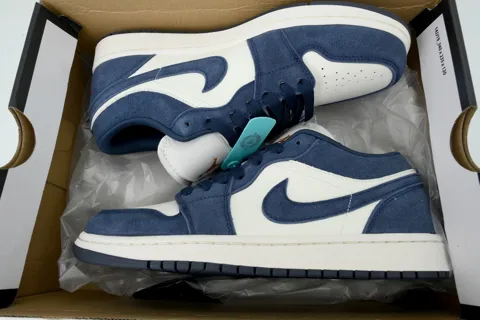 Air Jordan 1 Low Obsidian University Gold – photo 8