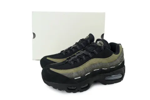 Undefeated x Nike Air Max 95 Medium Olive – photo 6