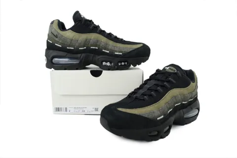 Undefeated x Nike Air Max 95 Medium Olive – photo 7