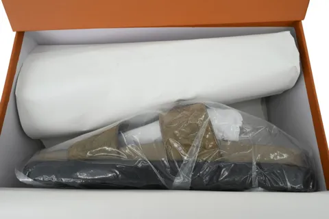 Louis Vuitton Slides Khaki – photo 9