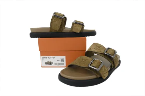 Louis Vuitton Slides Khaki – photo 8