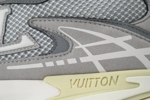 Louis Vuitton Runner Tatic Grey – photo 5