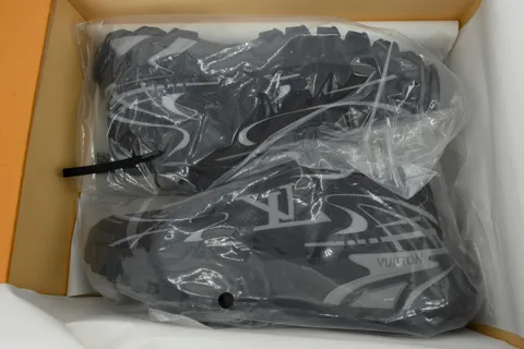 Louis Vuitton Runner Tatic Black – photo 8